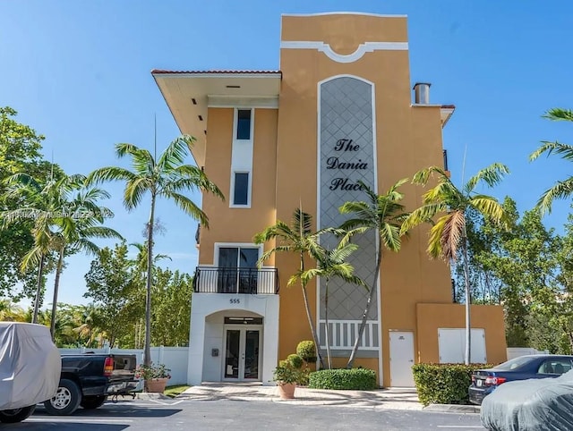 555 E Dania Beach Blvd Unit 5, Dania Beach, FL 33004 - view of property with uncovered parking