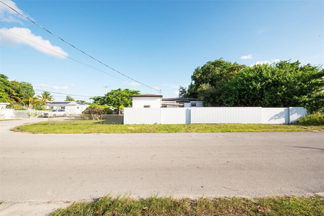 7190 NW 21st Ave, Miami, FL 33147 - view of yard