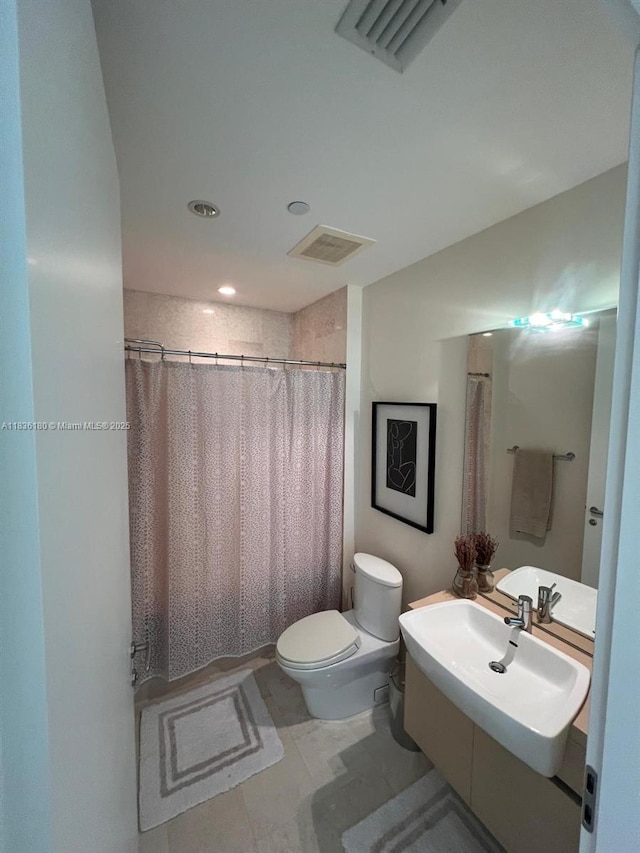 200 Biscayne Boulevard Way Unit 4603, Miami, FL 33131 - bathroom featuring vanity, curtained shower, and recessed lighting