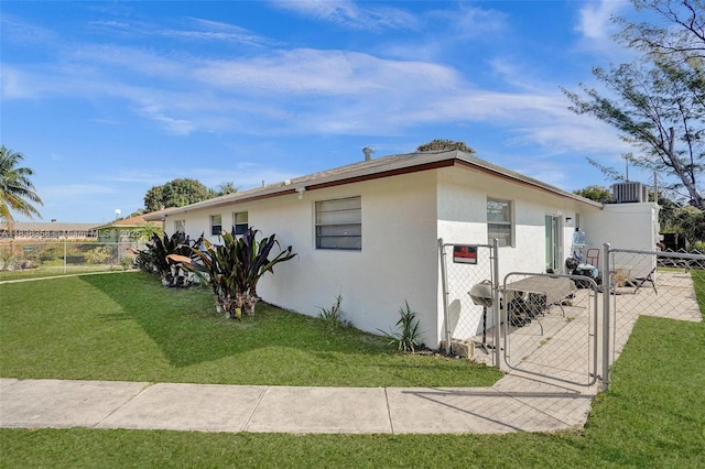 400 NE 2nd St, Boynton Beach, FL 33435 - view of property exterior featuring a gate and stucco siding