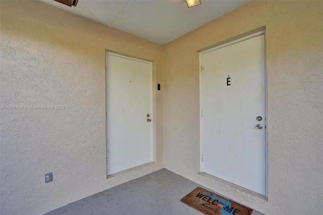 400 NE 2nd St, Boynton Beach, FL 33435 - doorway to property featuring stucco siding