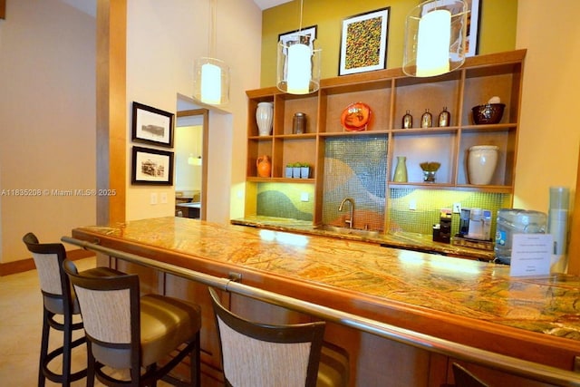4126 Cascada Cir, Cooper City, FL 33024 - indoor bar with decorative backsplash