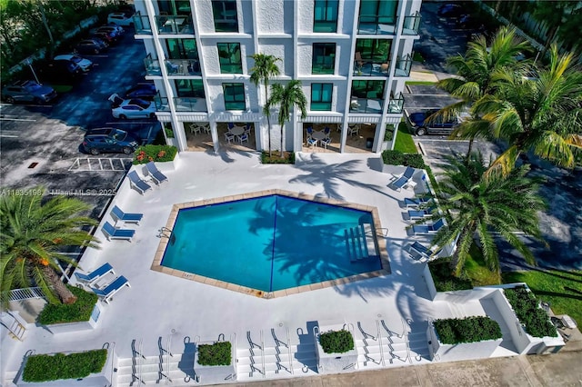 1600 S Bayshore Ln Unit 3A, Coconut Grove, FL 33133 - community pool with a patio area