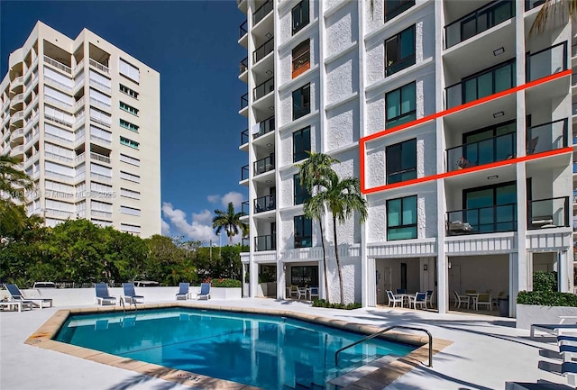 1600 S Bayshore Ln Unit 3A, Coconut Grove, FL 33133 - community pool with a patio