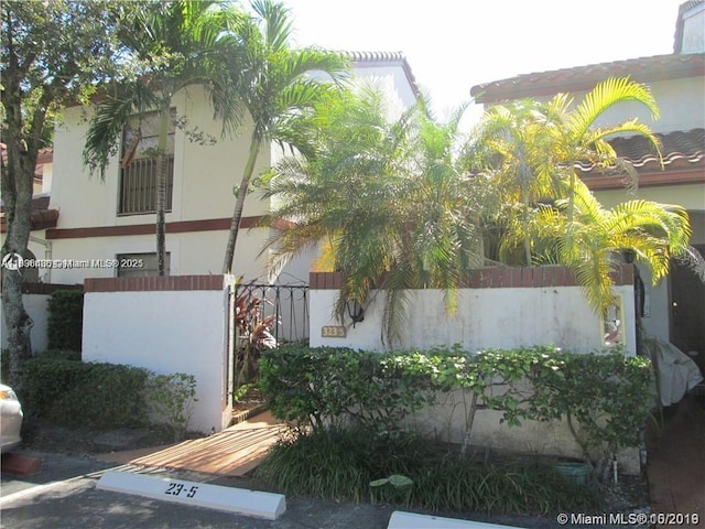 323 Ives Dairy Rd Unit 323-06, Miami, FL 33179 - view of side of home with stucco siding