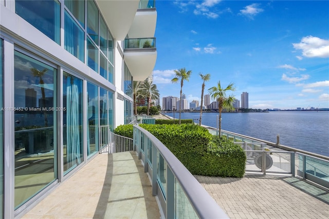 1331 Brickell Bay Dr Unit Bl-21, Miami, FL 33131 - balcony featuring a water view and a city view