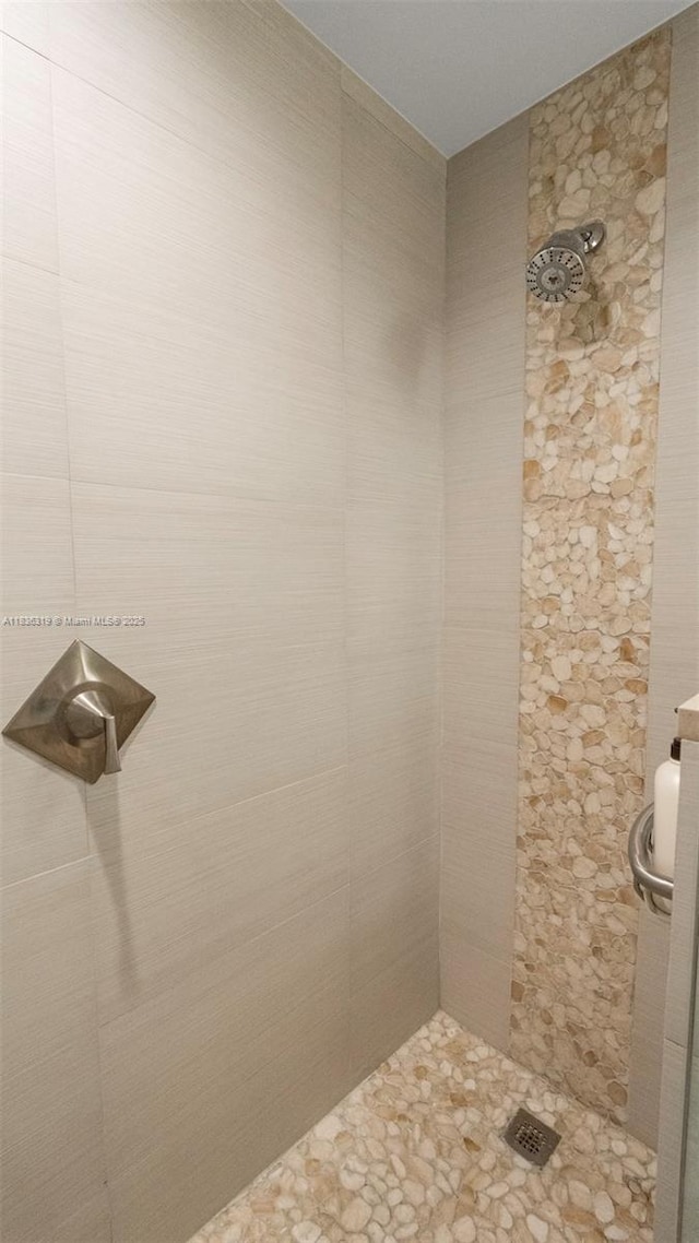 9099 NW 47th Ct, Coral Springs, FL 33067 - full bathroom featuring tiled shower
