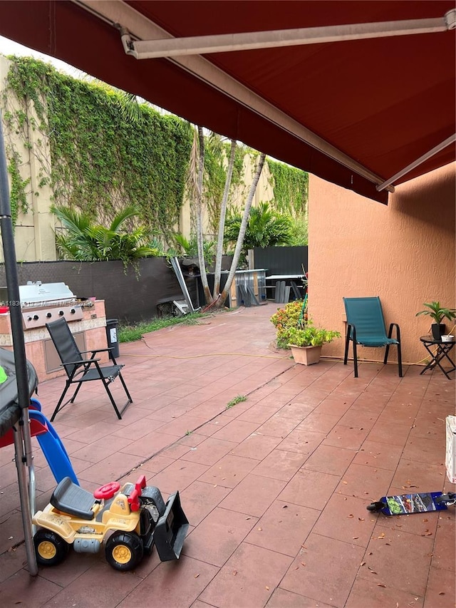18122 NW 91st Ct, Hialeah, FL 33018 - view of patio featuring area for grilling