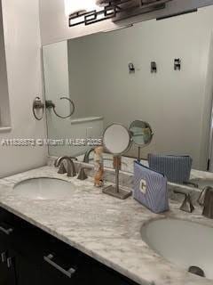10441 Mahogany Key Cir Unit 202, Miami, FL 33196 - bathroom with double vanity
