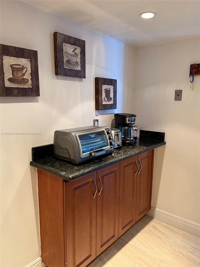 500 Bayview Dr Unit Ph-18, Sunny Isles Beach, FL 33160 - bar area featuring light wood-type flooring and recessed lighting
