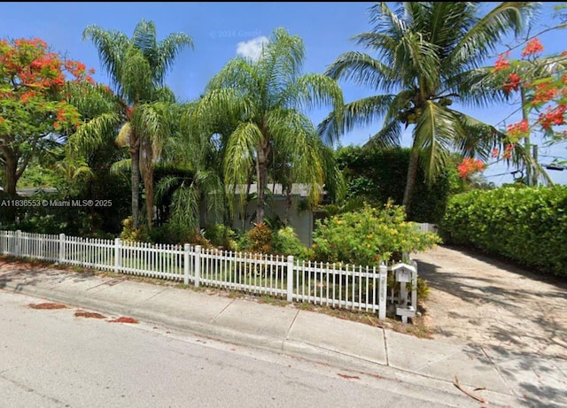 2120 SW 42nd Ter, Fort Lauderdale, FL 33317 - obstructed view of property with a fenced front yard