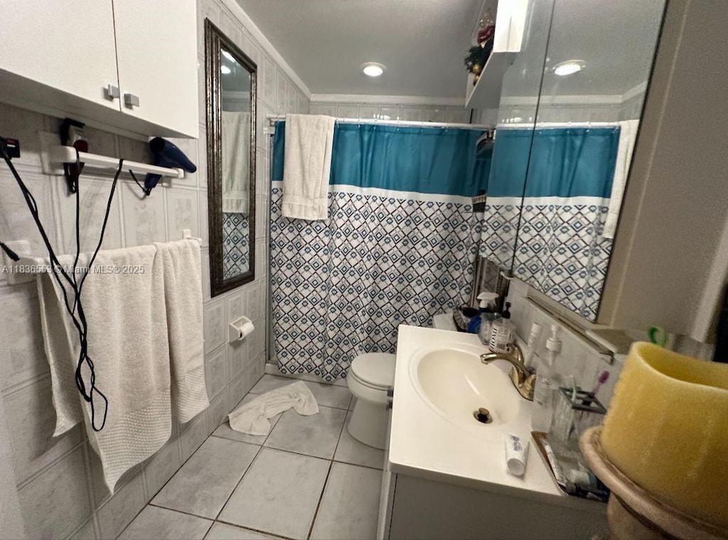 2120 SW 42nd Ter, Fort Lauderdale, FL 33317 - bathroom with vanity, tiled shower, and tile walls
