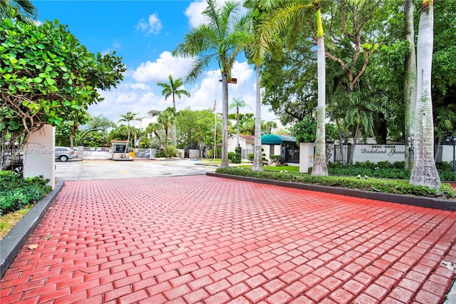 6886 N Kendall Dr Unit D102, Pinecrest, FL 33156 - view of community with a gate