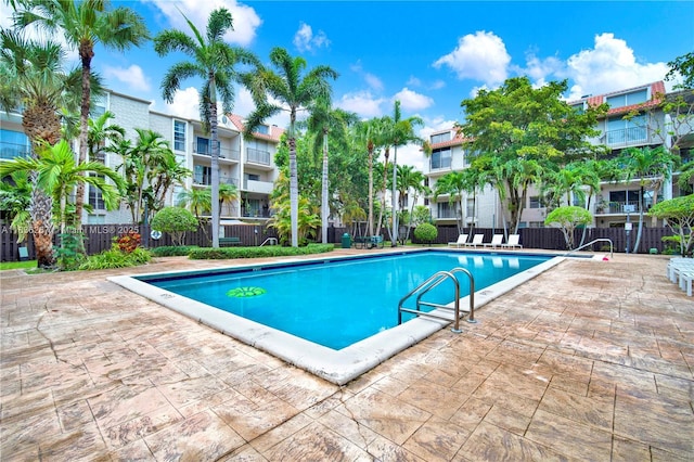 6886 N Kendall Dr Unit D102, Pinecrest, FL 33156 - view of community pool