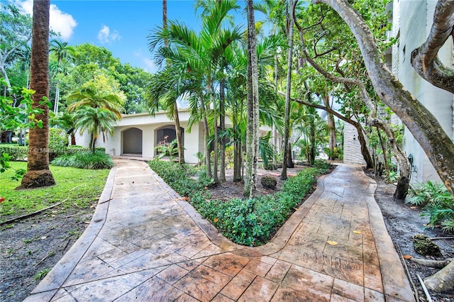 6886 N Kendall Dr Unit D102, Pinecrest, FL 33156 - view of front of property featuring stucco siding