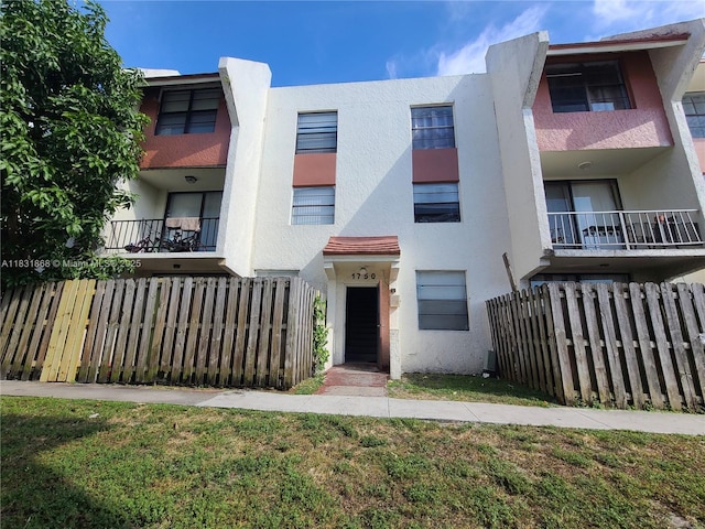 1750 NW 55th Ave Unit 103, Lauderhill, FL 33313 - view of property featuring stucco siding