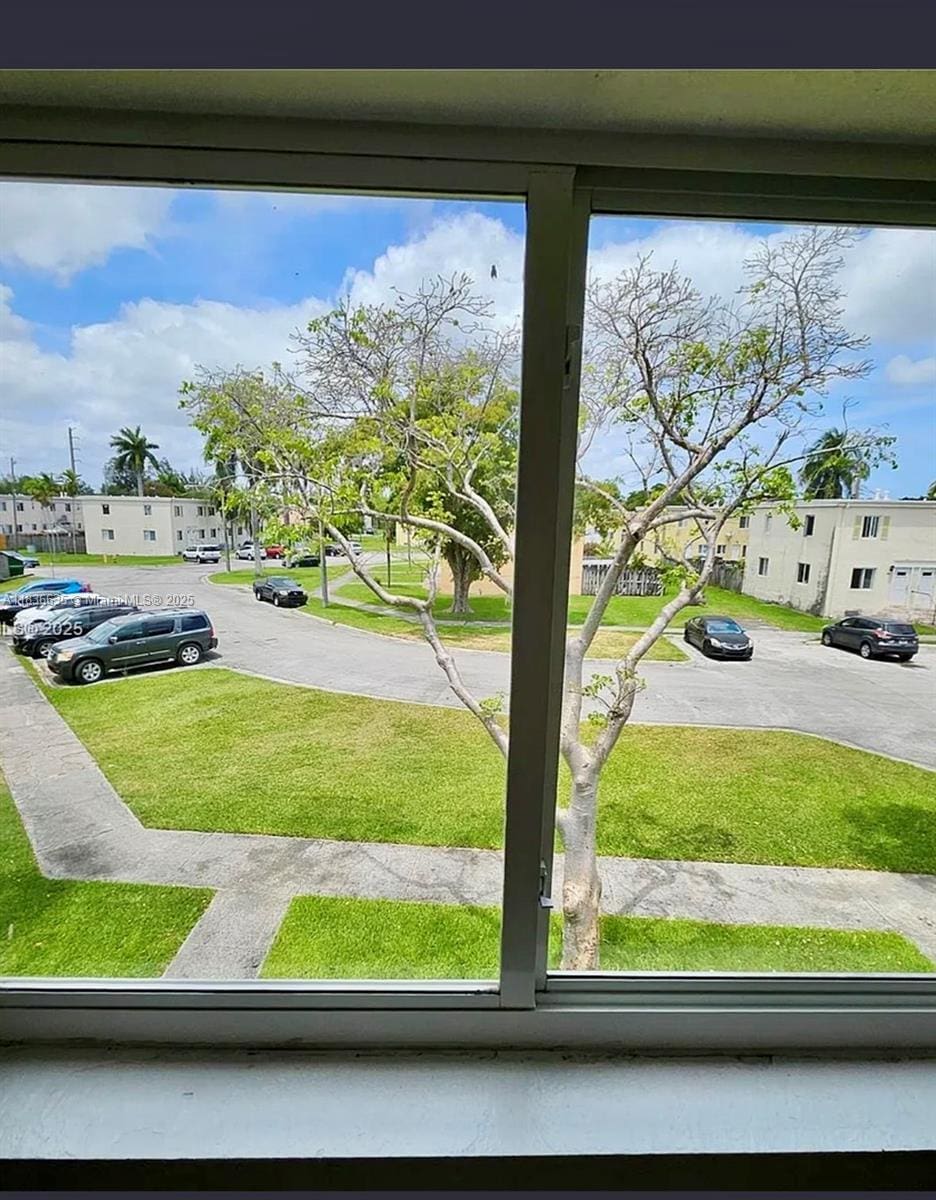 252 NW 85th St Rd Unit 252, Miami, FL 33150 - detailed view of parking and a residential view