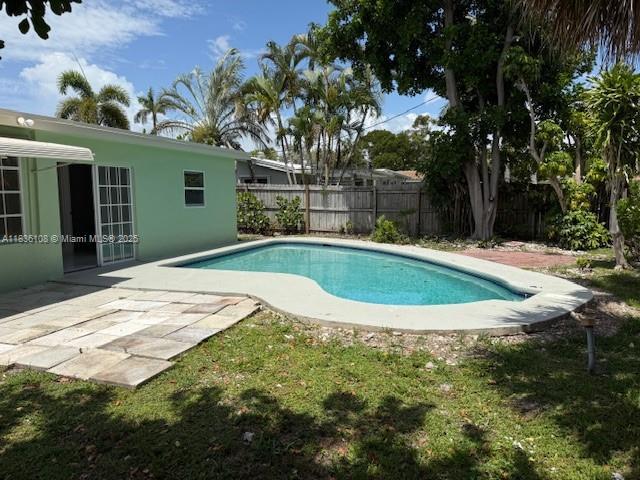 917 SE 15th Ct, Deerfield Beach, FL 33441 - view of pool featuring a fenced backyard and a patio area