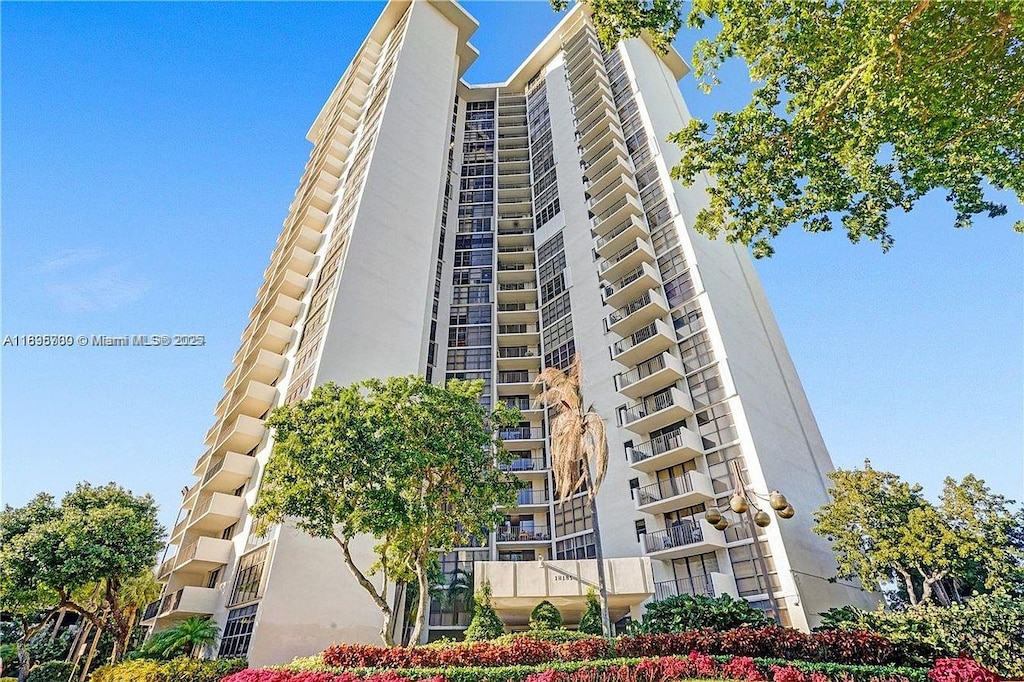 18181 NE 31st Ct Unit 2204, Aventura, FL 33160 - view of apartment building / complex