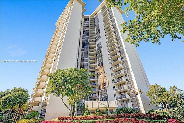 18181 NE 31st Ct Unit 2204, Aventura, FL 33160 - view of apartment building / complex