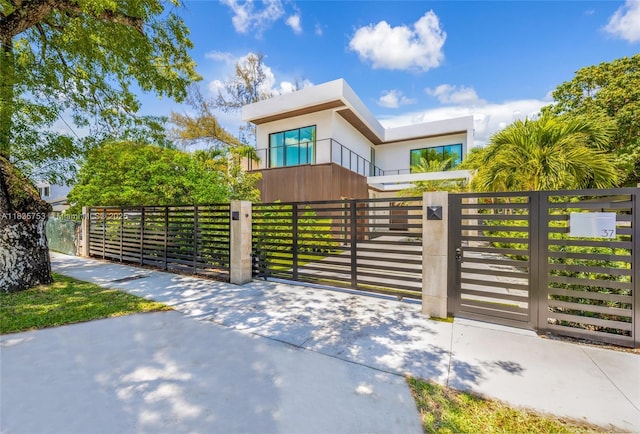 1351 SW 16th St, Miami, FL 33145 - gate featuring a fenced front yard