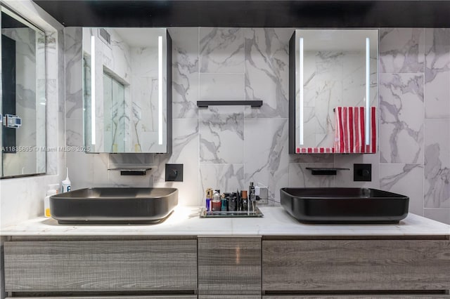5712 White Hickory Cir, Tamarac, FL 33319 - bathroom featuring double vanity
