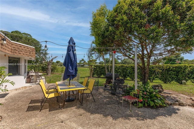 5712 White Hickory Cir, Tamarac, FL 33319 - view of patio / terrace featuring outdoor dining space