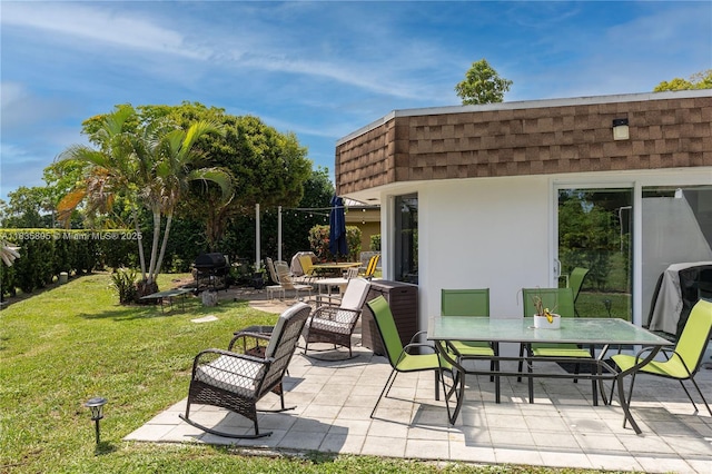 5712 White Hickory Cir, Tamarac, FL 33319 - view of patio featuring outdoor dining area