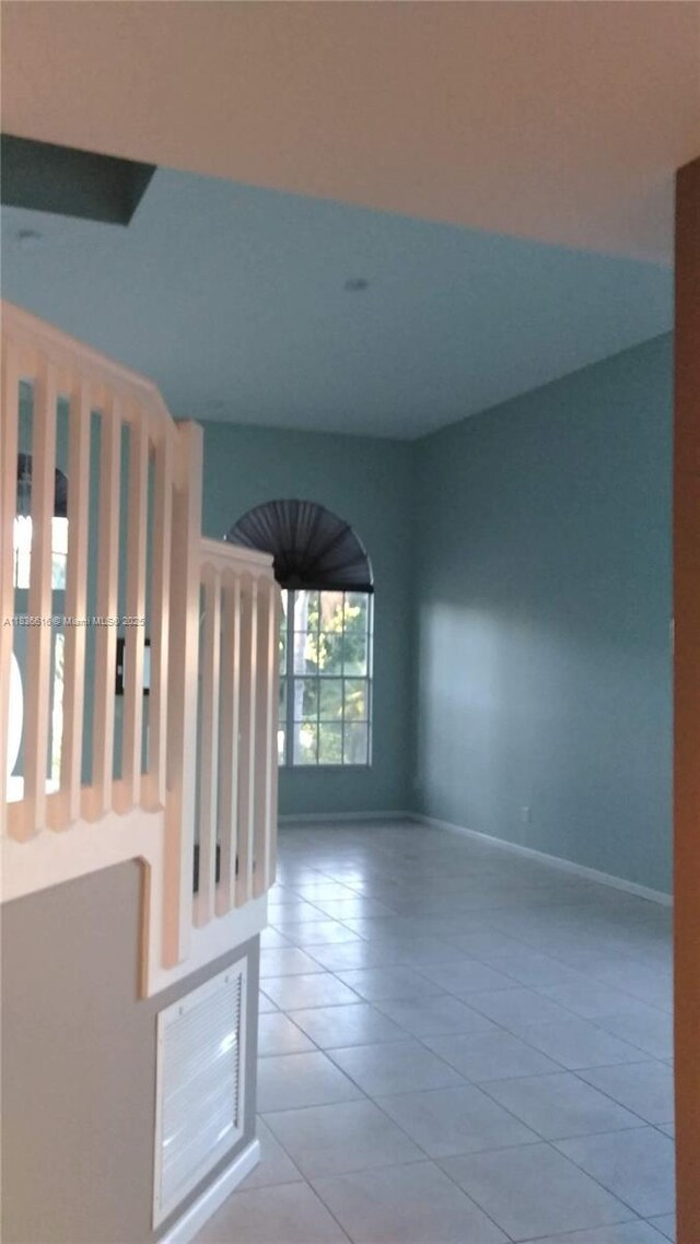 170 NE Dominican Ter, Port St Lucie, FL 34983 - tiled spare room featuring baseboards