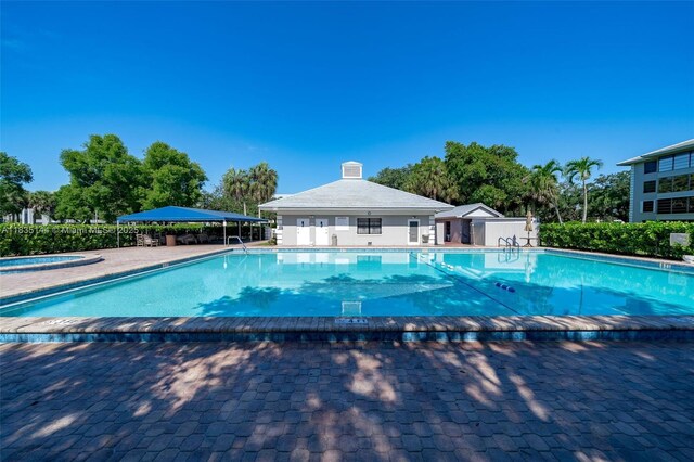 1532 Whitehall Dr Unit 202, Davie, FL 33324 - community pool with a community hot tub