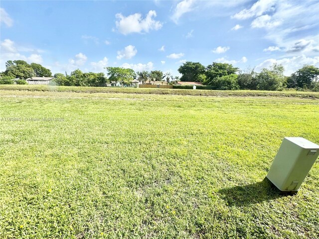 9021 Sunrise Lakes Blvd Unit 104, Sunrise, FL 33322 - view of green lawn with a rural view