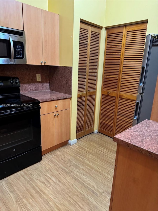 11248 SW 11th St, Pembroke Pines, FL 33025 - kitchen with appliances with stainless steel finishes, light wood-style floors, tasteful backsplash, and light brown cabinets