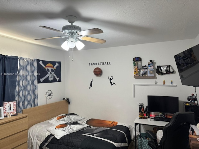 2651 NW 13th St Unit 45, Miami, FL 33125 - bedroom with ceiling fan and an office area