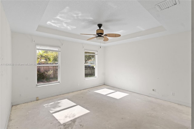 955 S 26th Ave, Hollywood, FL 33020 - empty room featuring a tray ceiling and ceiling fan