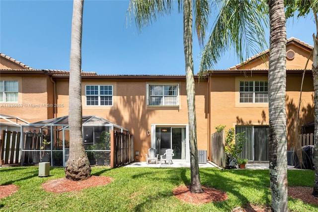 1606 Veracruz Ln, Weston, FL 33327 - back of house featuring stucco siding, a lawn, a patio area, and a tiled roof