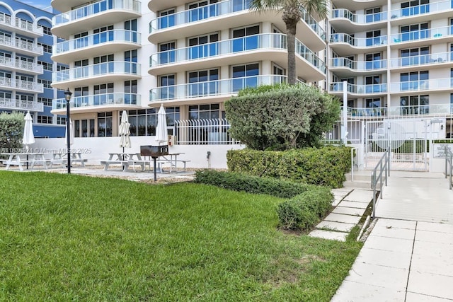 8855 E Collins Ave Unit 2F, Surfside, FL 33154 - view of home's community