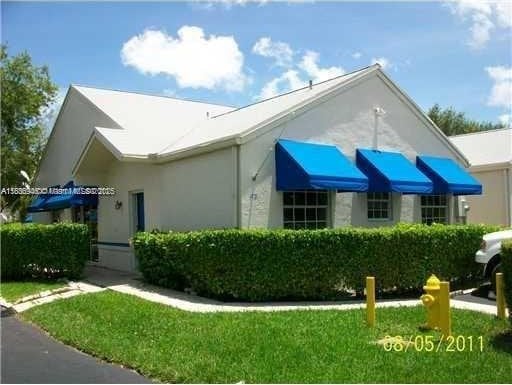 5201 SW 31st Ave Unit 112, Dania Beach, FL 33312 - view of front facade with stucco siding