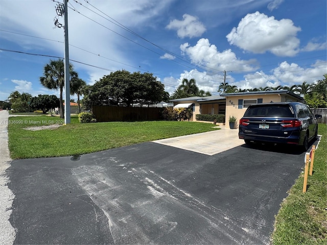 4621 NE 2nd Ave, Oakland Park, FL 33334 - ranch-style home featuring driveway