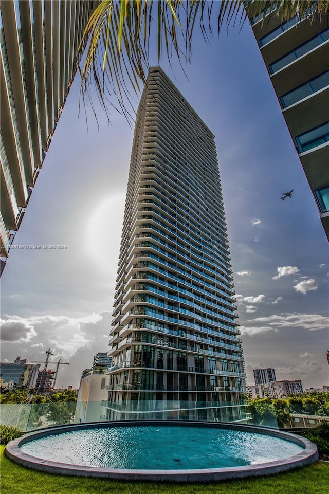 650 NE 32nd St Unit 2205, Miami, FL 33137 - view of building exterior