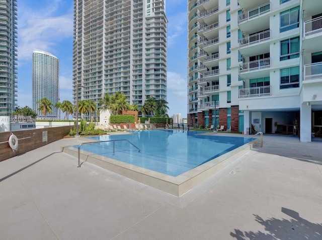 350 S Miami Ave Unit 2303, Miami, FL 33130 - community pool with a view of city