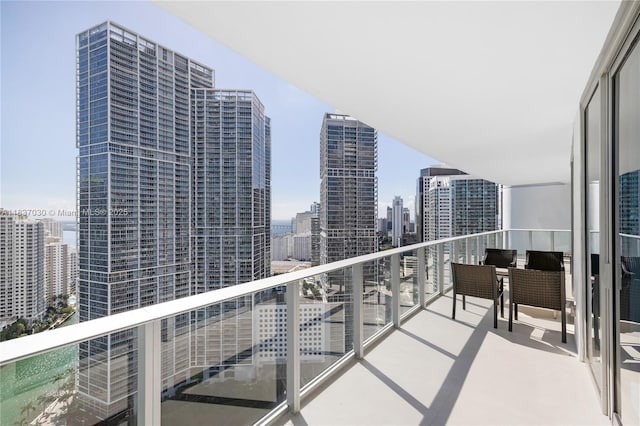 200 Biscayne Boulevard Way Unit 3207, Miami, FL 33131 - balcony featuring a city view