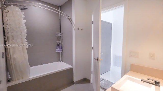 1080 Brickell Ave Unit 4209, Miami, FL 33131 - full bath with shower / tub combo with curtain and a sink