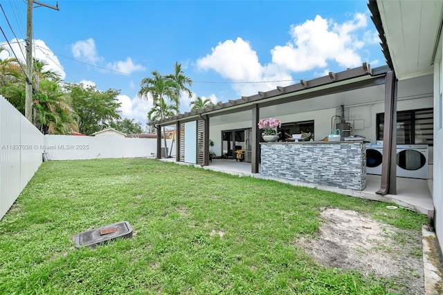 11055 NW 59th Ct, Hialeah, FL 33012 - fenced backyard featuring independent washer and dryer