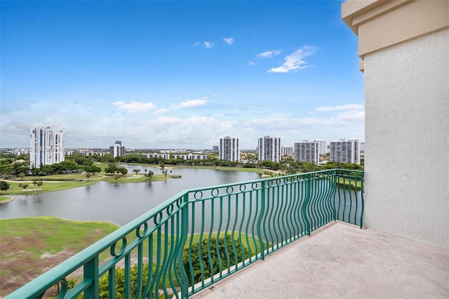 20000 E Country Club Dr Unit Ts02, Aventura, FL 33180 - balcony featuring a water view and a city view