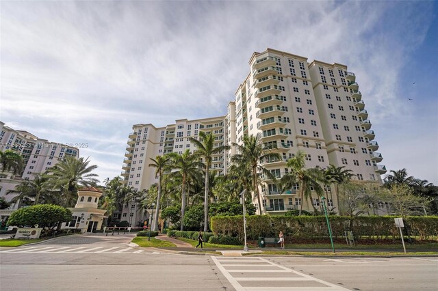 20000 E Country Club Dr Unit Ts02, Aventura, FL 33180 - view of apartment building / complex