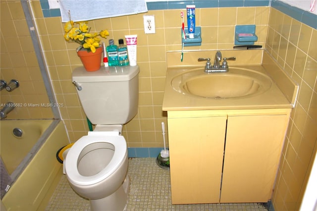 1154 W 35th St Unit 221, Hialeah, FL 33012 - full bathroom with tile walls, vanity, shower / bathtub combination, and tile patterned flooring