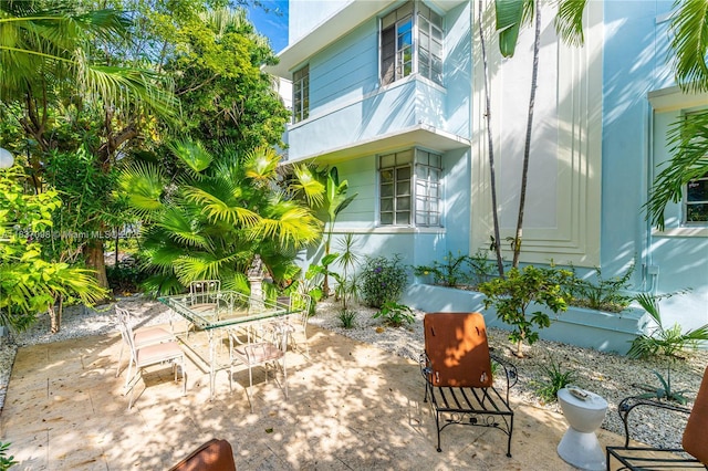 825 Jefferson Ave Unit 4, Miami Beach, FL 33139 - view of patio with outdoor dining space