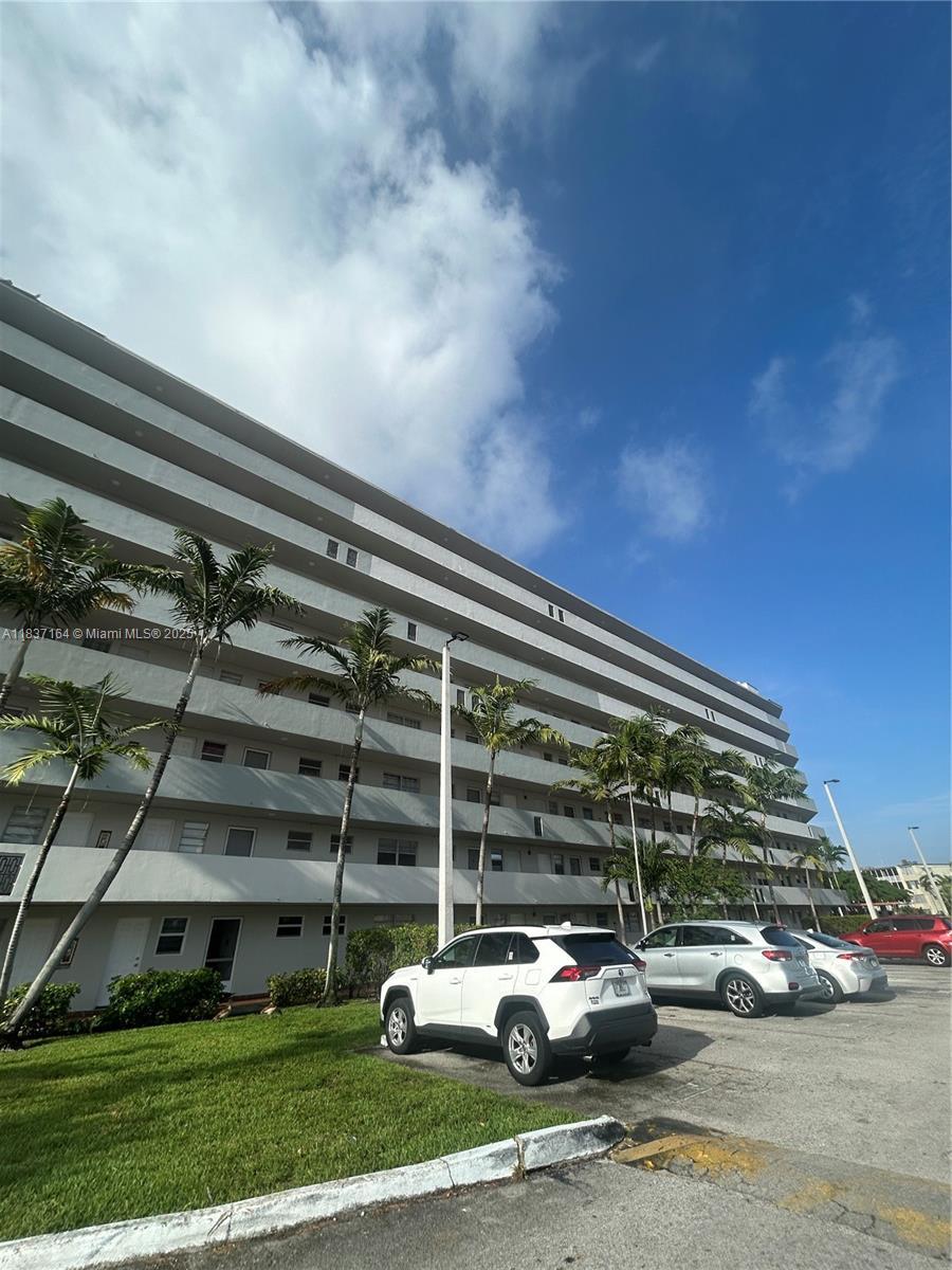 1750 NE 191st St Unit 618-3, Miami, FL 33179 - photo 1
