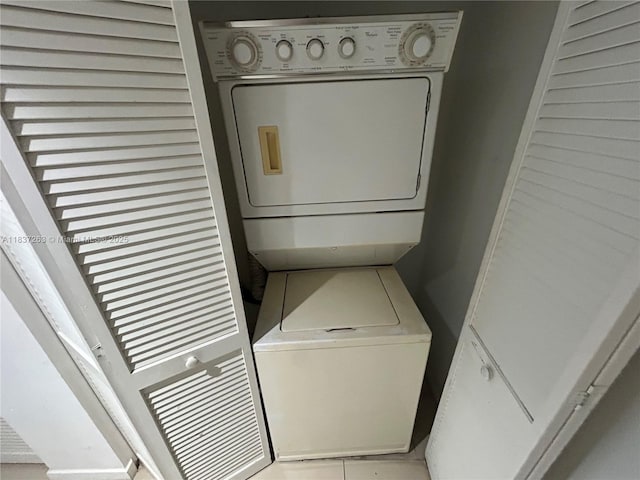 31 SE 6th St Unit 407, Miami, FL 33131 - laundry room with stacked washer / drying machine