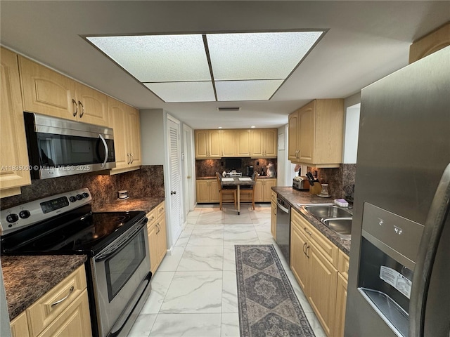 14181 Leaning Pine Dr, Miami Lakes, FL 33014 - photo 4